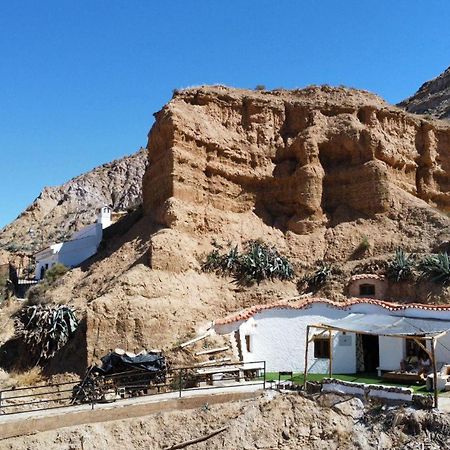 Creatively Designed Cavehouse With Jacuzzi Villa Gorafe Bagian luar foto