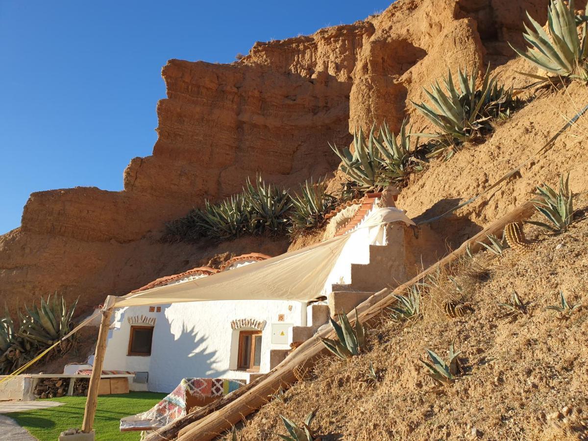 Creatively Designed Cavehouse With Jacuzzi Villa Gorafe Bagian luar foto