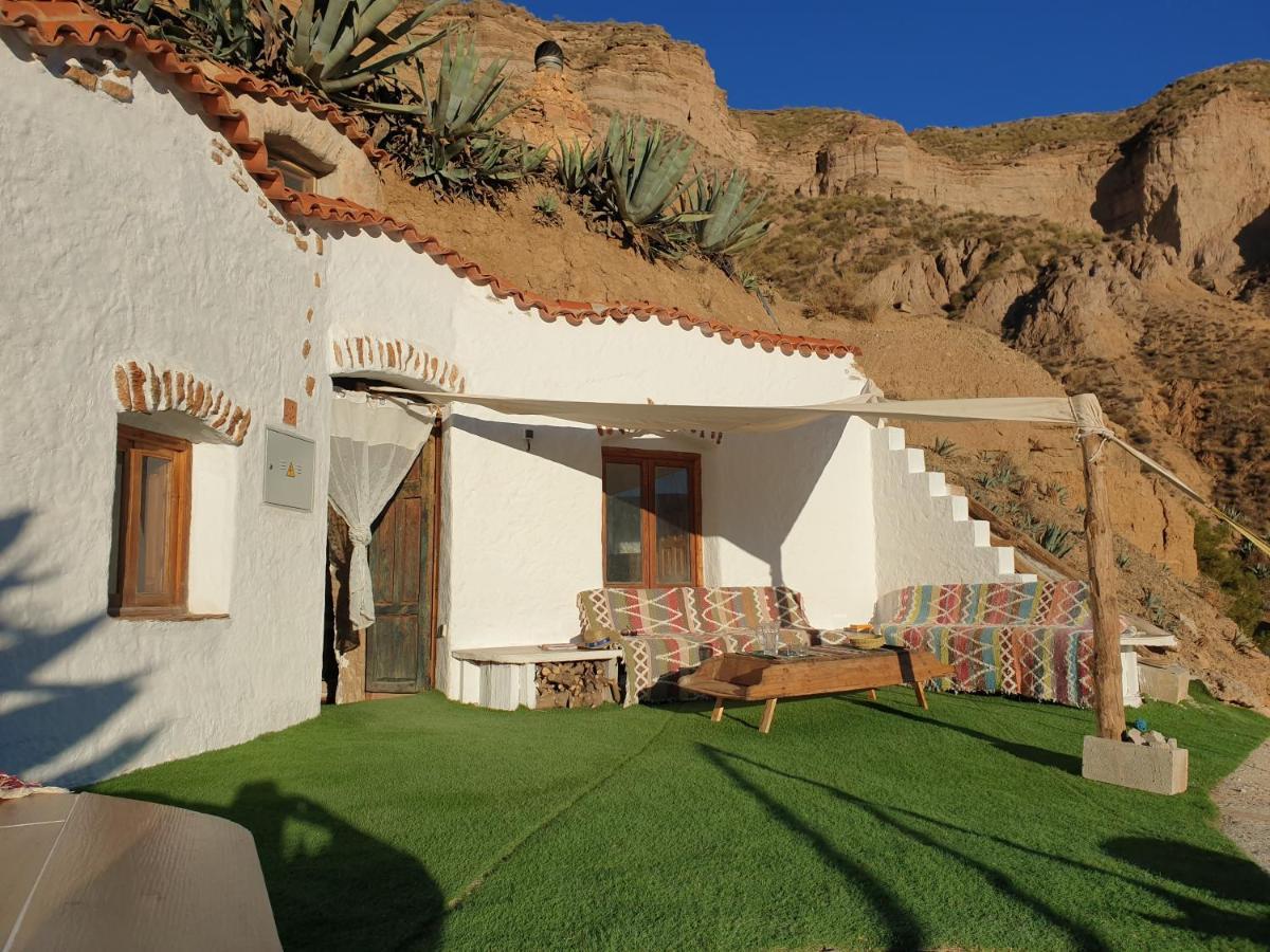 Creatively Designed Cavehouse With Jacuzzi Villa Gorafe Bagian luar foto