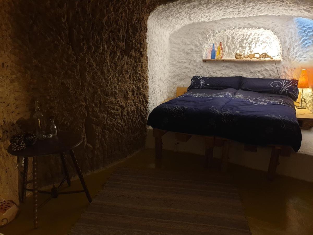 Creatively Designed Cavehouse With Jacuzzi Villa Gorafe Bagian luar foto