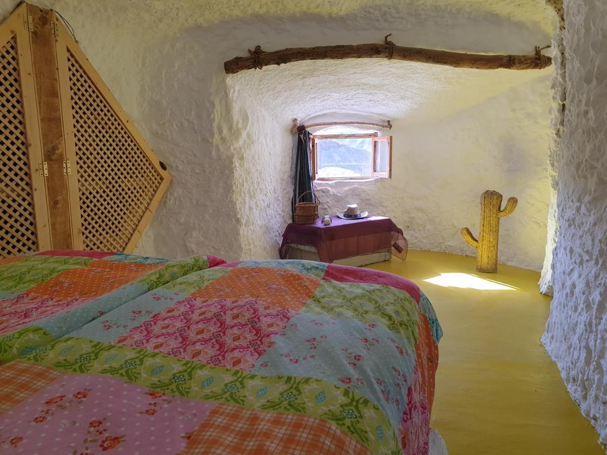 Creatively Designed Cavehouse With Jacuzzi Villa Gorafe Bagian luar foto