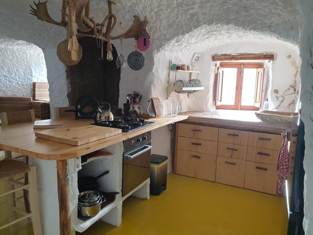 Creatively Designed Cavehouse With Jacuzzi Villa Gorafe Bagian luar foto