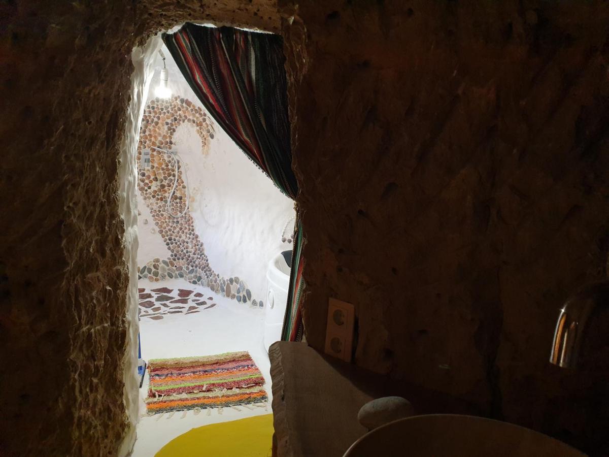 Creatively Designed Cavehouse With Jacuzzi Villa Gorafe Bagian luar foto