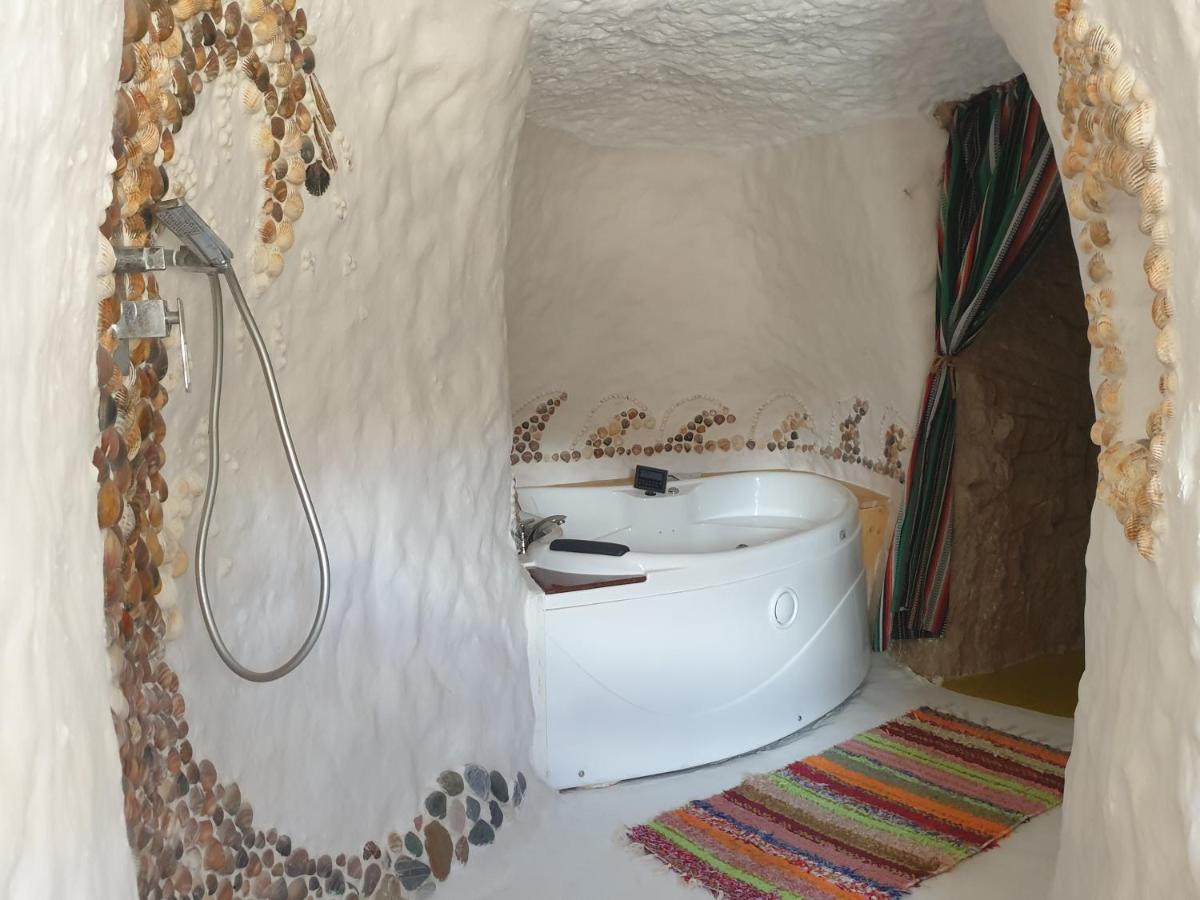 Creatively Designed Cavehouse With Jacuzzi Villa Gorafe Bagian luar foto