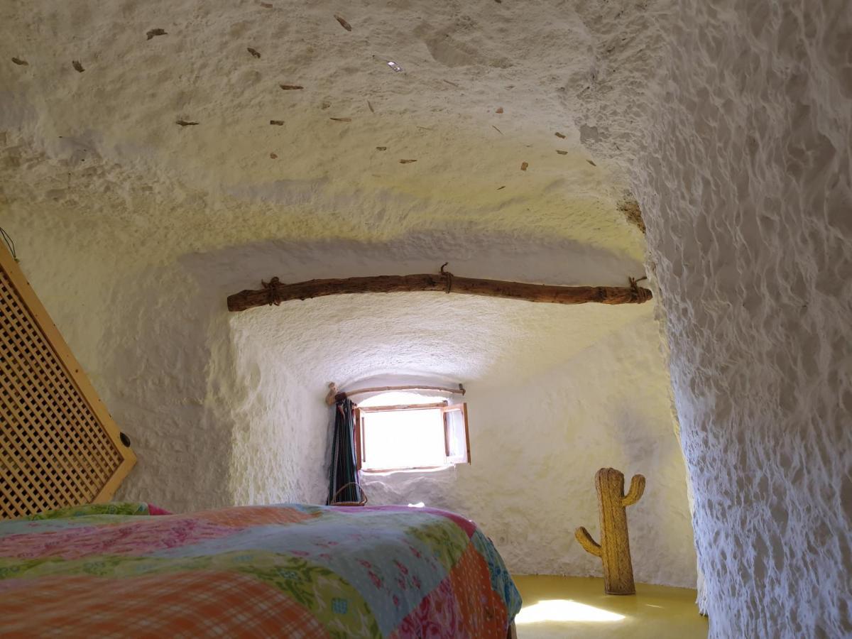 Creatively Designed Cavehouse With Jacuzzi Villa Gorafe Bagian luar foto
