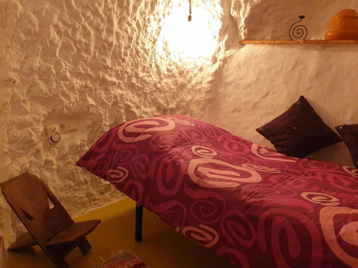 Creatively Designed Cavehouse With Jacuzzi Villa Gorafe Bagian luar foto