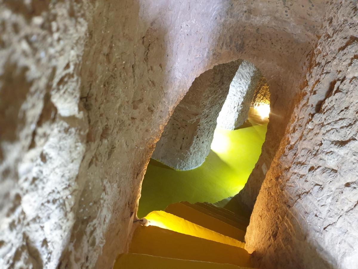 Creatively Designed Cavehouse With Jacuzzi Villa Gorafe Bagian luar foto