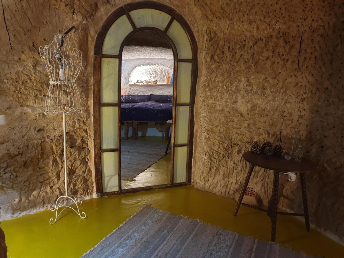 Creatively Designed Cavehouse With Jacuzzi Villa Gorafe Bagian luar foto