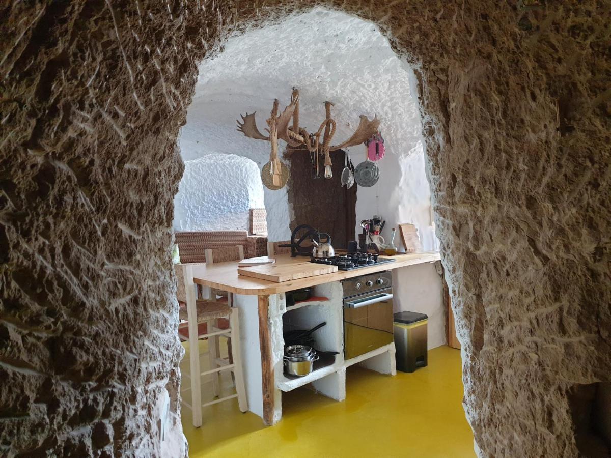 Creatively Designed Cavehouse With Jacuzzi Villa Gorafe Bagian luar foto