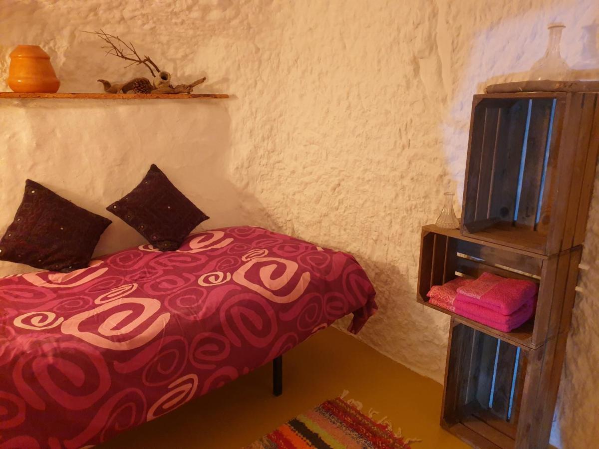 Creatively Designed Cavehouse With Jacuzzi Villa Gorafe Bagian luar foto