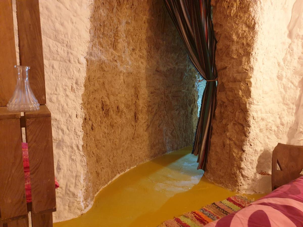 Creatively Designed Cavehouse With Jacuzzi Villa Gorafe Bagian luar foto