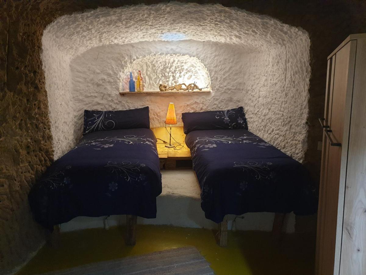 Creatively Designed Cavehouse With Jacuzzi Villa Gorafe Bagian luar foto