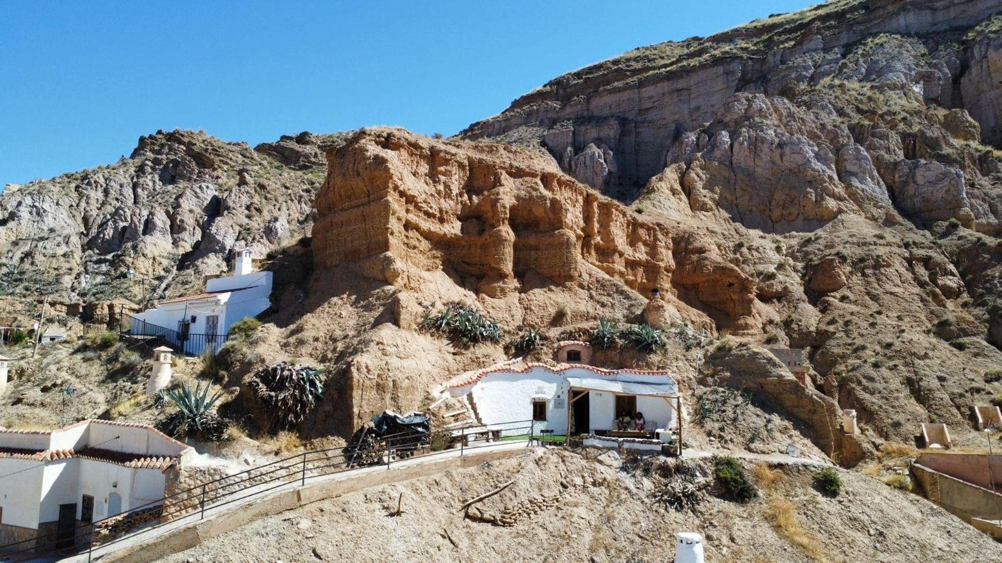 Creatively Designed Cavehouse With Jacuzzi Villa Gorafe Bagian luar foto