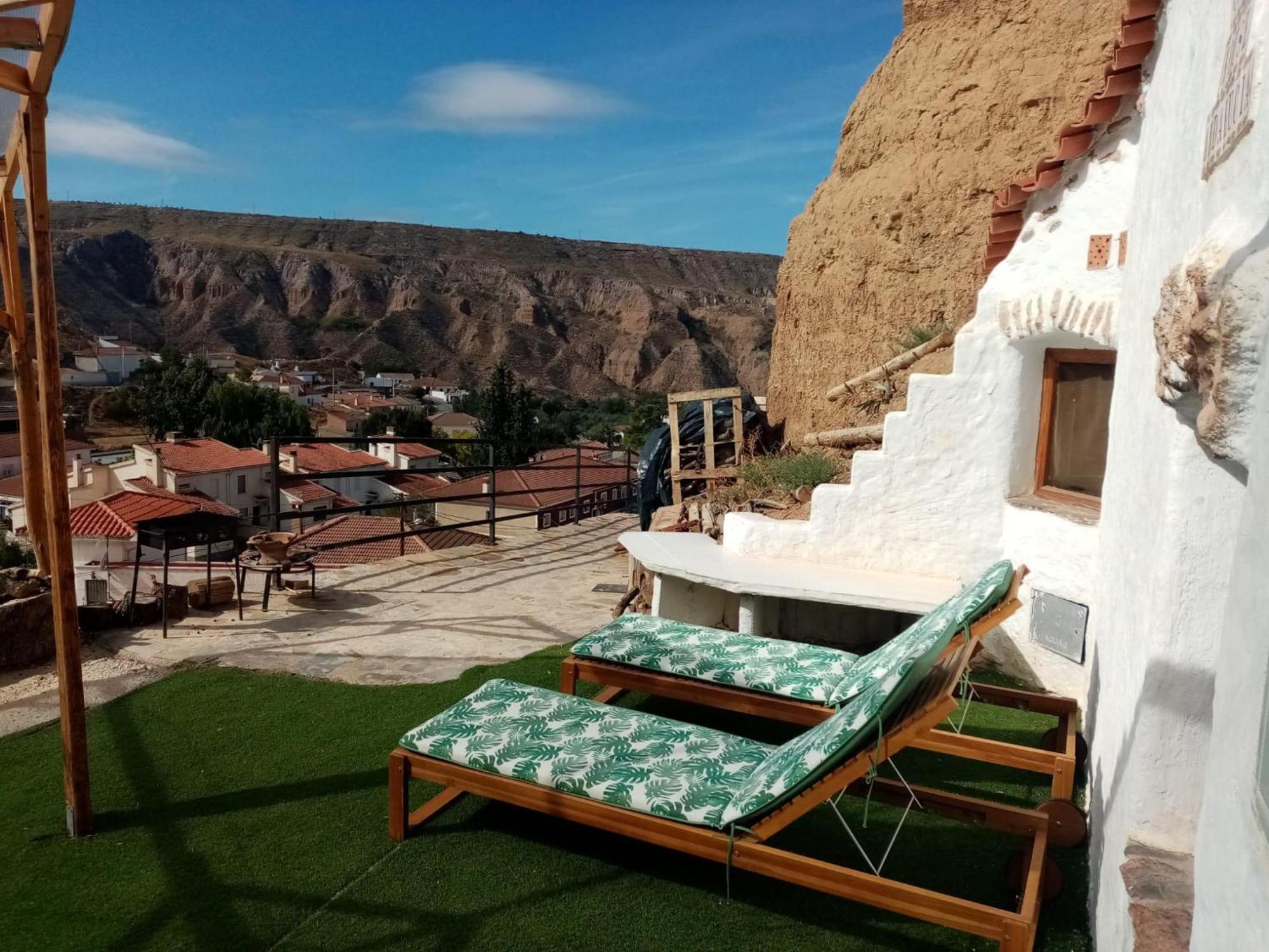 Creatively Designed Cavehouse With Jacuzzi Villa Gorafe Bagian luar foto